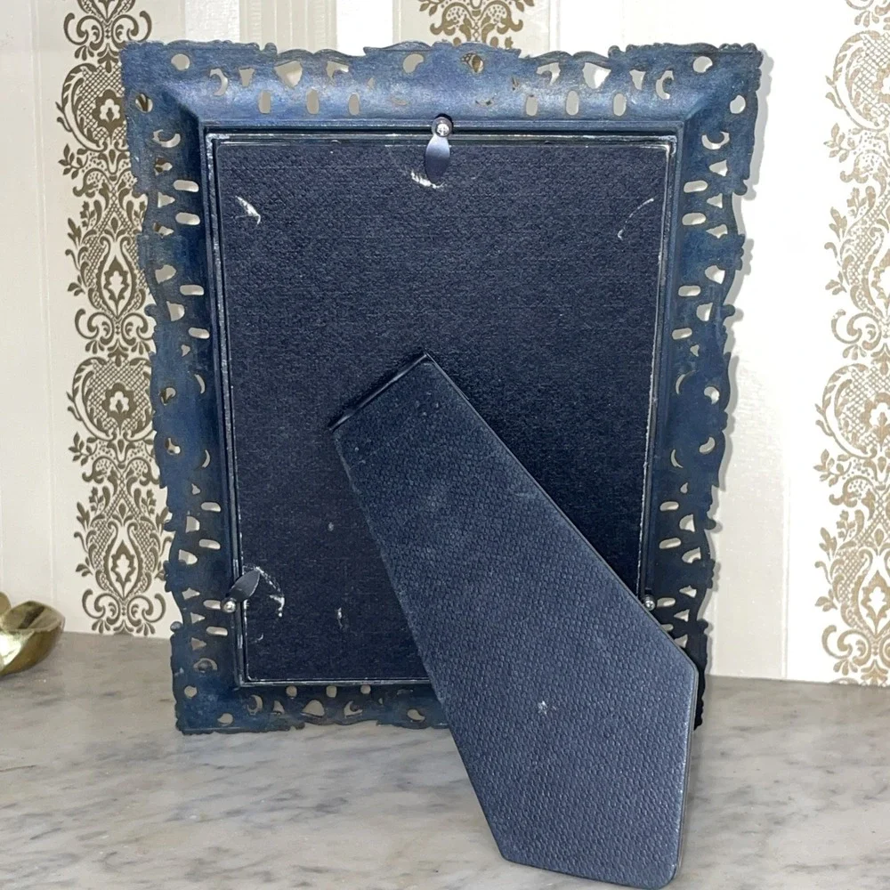 5‎ x 7 inch Self Standing Photo Frame Heirloom Zinc Alloy Floral Scroll